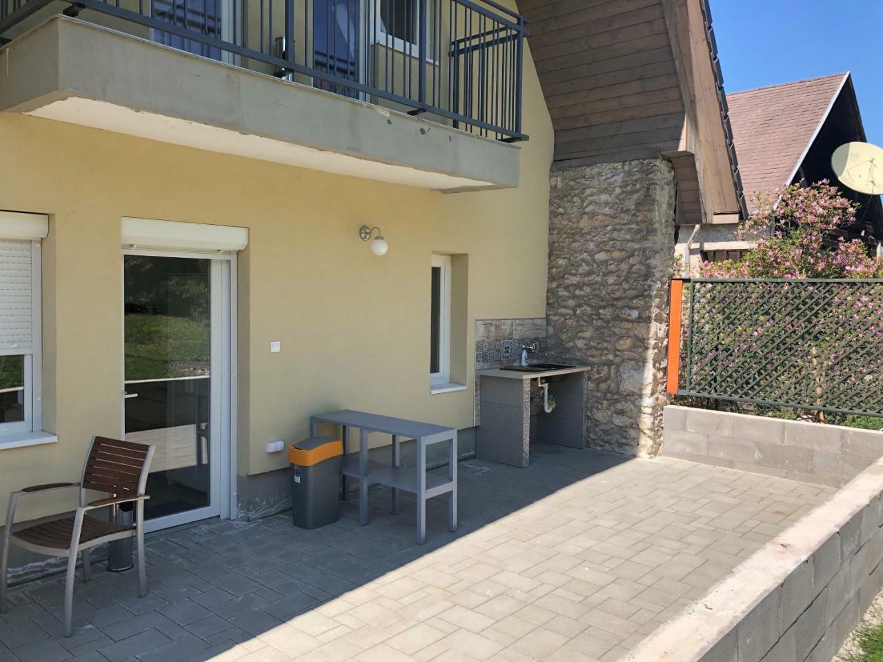 Juno Apartman Vendeghaz Мисколк Екстериор снимка